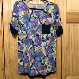 HoneyMe floral and navy top